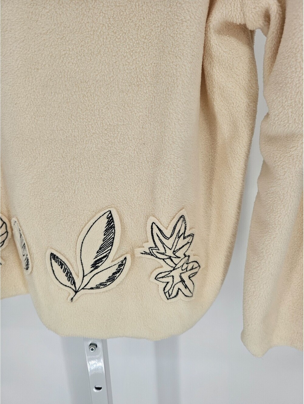 Passports Womens Sz L Pullover Fleece Sweater Ivory Green Embroidered Leaves - Picture 2 of 4